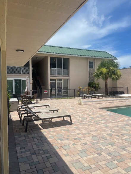 Primary Photo - 3907 Del Prado Blvd S