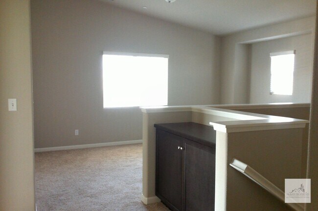 Building Photo - Spacious 4 Bedroom 3 Bath Home in Harlan R...