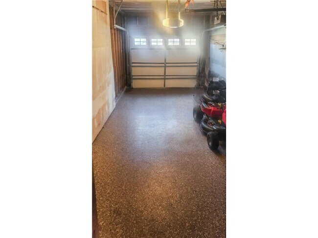 Building Photo - 9 Heights Rd NE