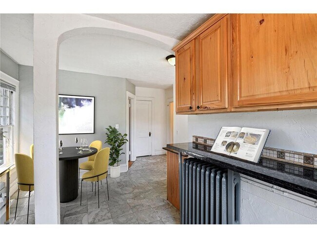 Building Photo - 1913 Emerson Ave S