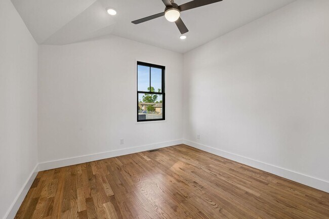Building Photo - 912 N 12th St