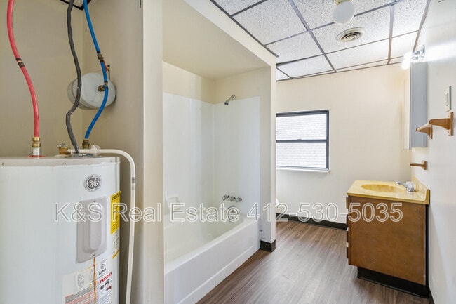 Building Photo - 751 Chartiers Ave