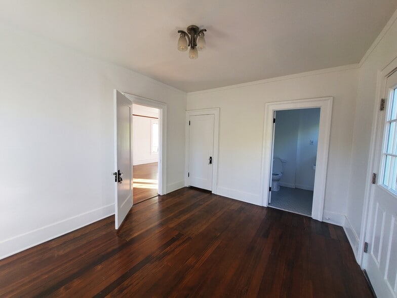 Building Photo - 2666 Cimarron St