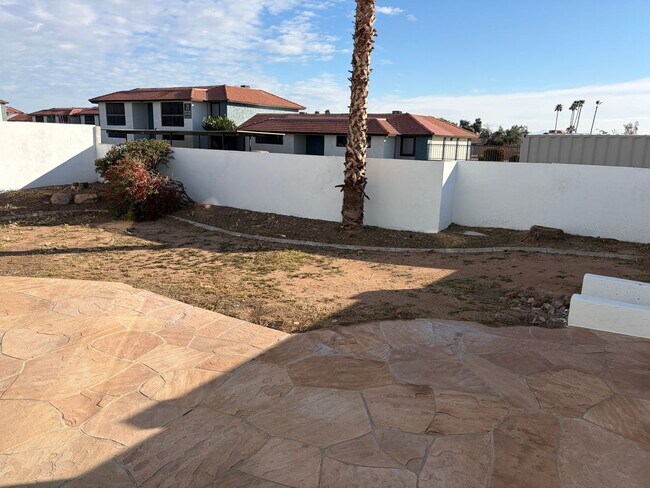 Building Photo - 2 Bedroom 2.5 Bath Townhome!