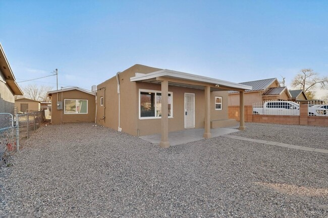 Building Photo - 1006 Alta Monte Ave NW