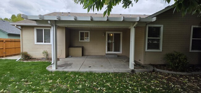 Building Photo - 2903 N Rough Stone Way