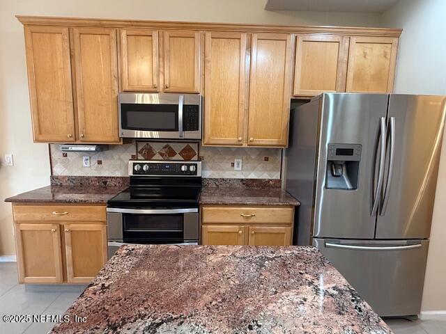 Building Photo - 2518 Willow Creek Dr
