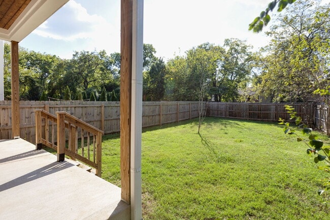 Building Photo - "Charming 4-Bedroom Nashville Oasis with Elegant Hardwood Floors & Private Guest Suite!"