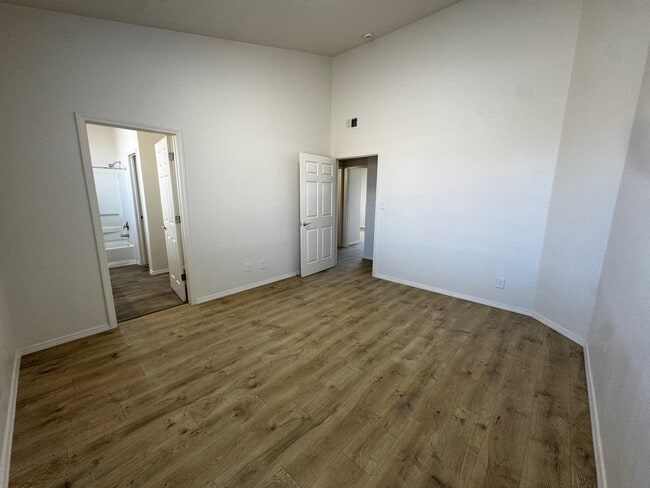 Building Photo - 1109 Meadowlark Way SE