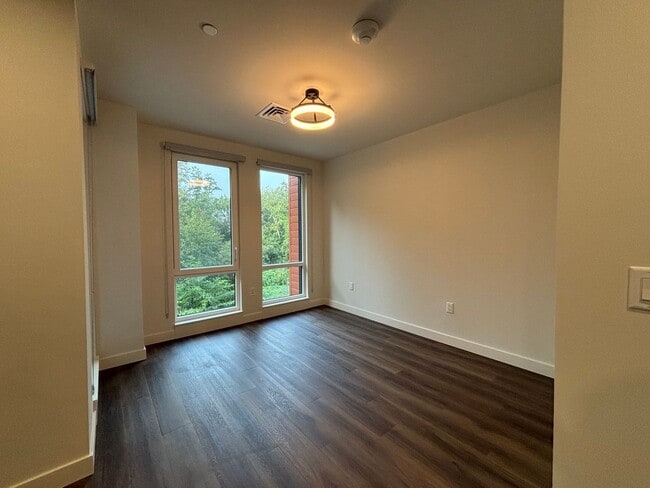 Building Photo - Southwest Corner Stunner at One25 – Lake V...