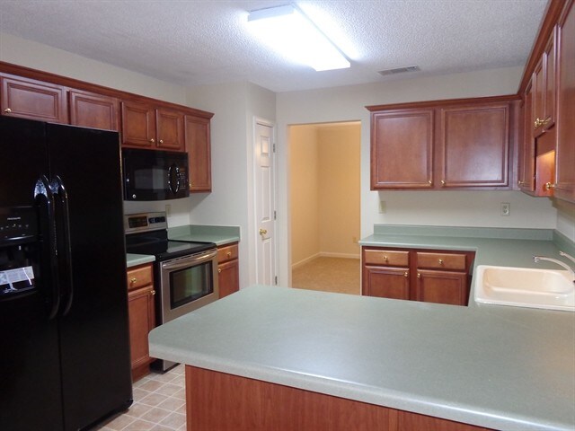 Building Photo - 290 Oaksedge Drive