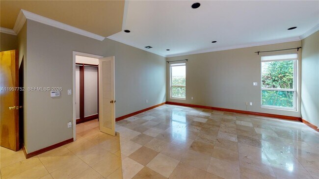 Building Photo - 1906 Ferdinand St