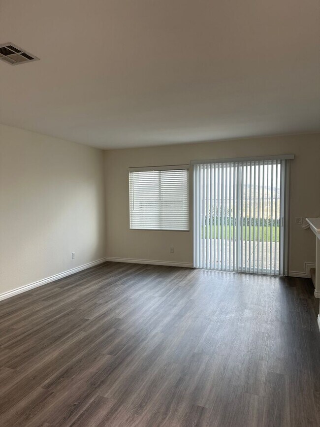 Building Photo - SCRIPTS RANCH-FULLY REMODELED  2 BED, 2.5 BATH - AVAILABLE NOW!