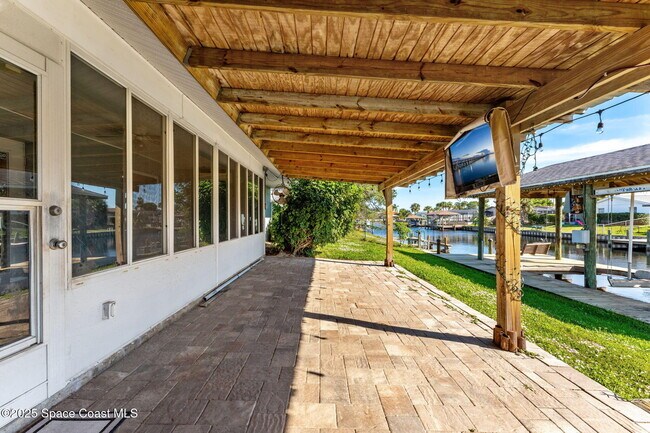 Building Photo - 445 Diana Blvd