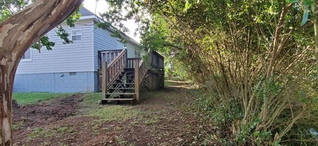 Building Photo - Must see this adorable 2 bed 1 bath bungal...