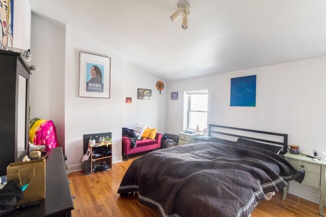 Building Photo - Large Center City Rittenhouse Four Bedroom Home