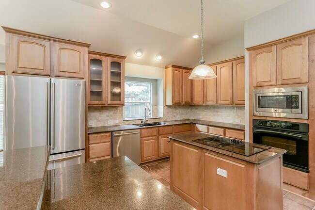 Building Photo - 1635 Fairview Dr