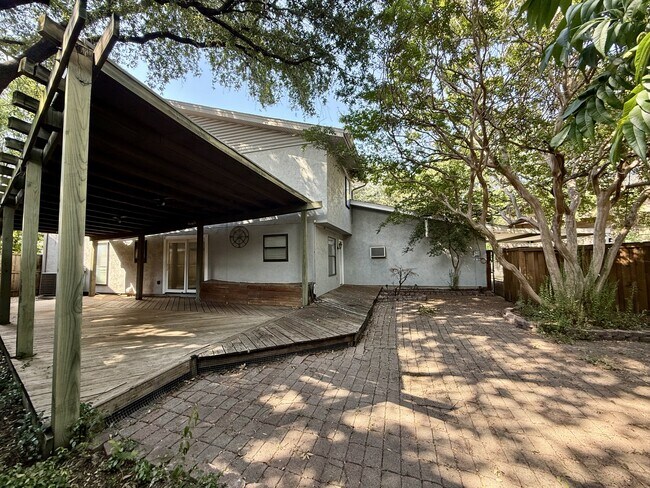 Building Photo - 5040 Thunder Rd