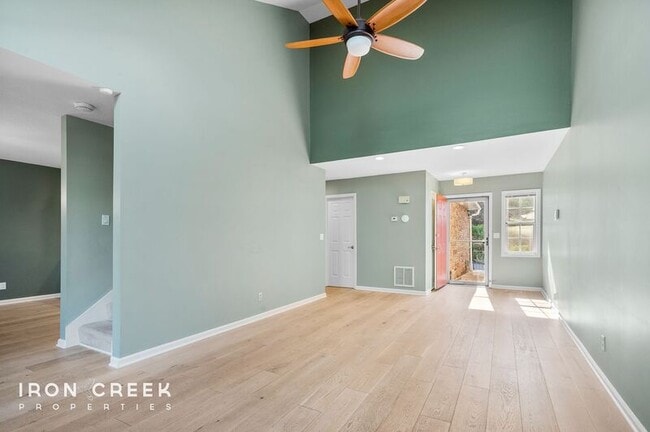 Building Photo - 8 Briar Knoll Ct