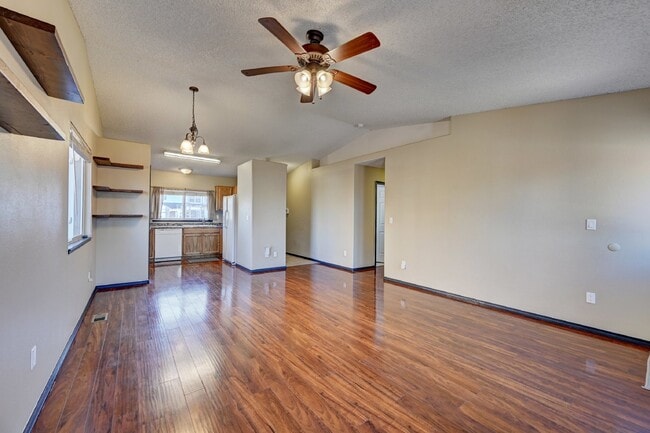 Building Photo - $2,000.00 - 3 bedroom, 2 bathroom, Single ...