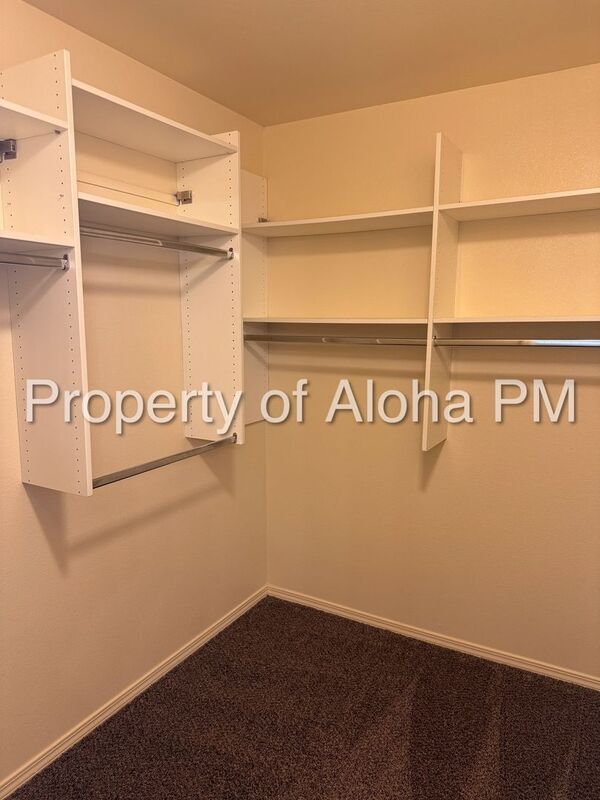 Building Photo - 1057 W Pine Ave