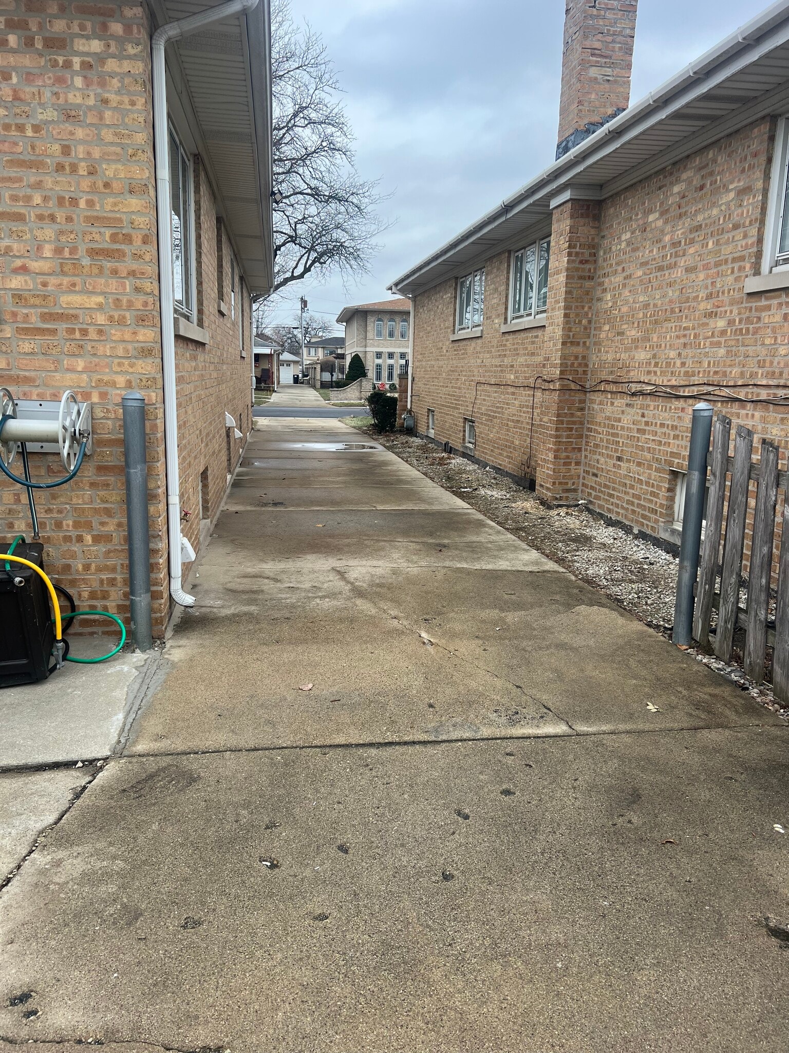 Building Photo - 4852 N Greenwood Ave