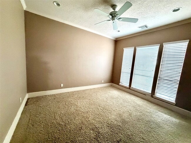 Building Photo - 1631 S Persimmon St