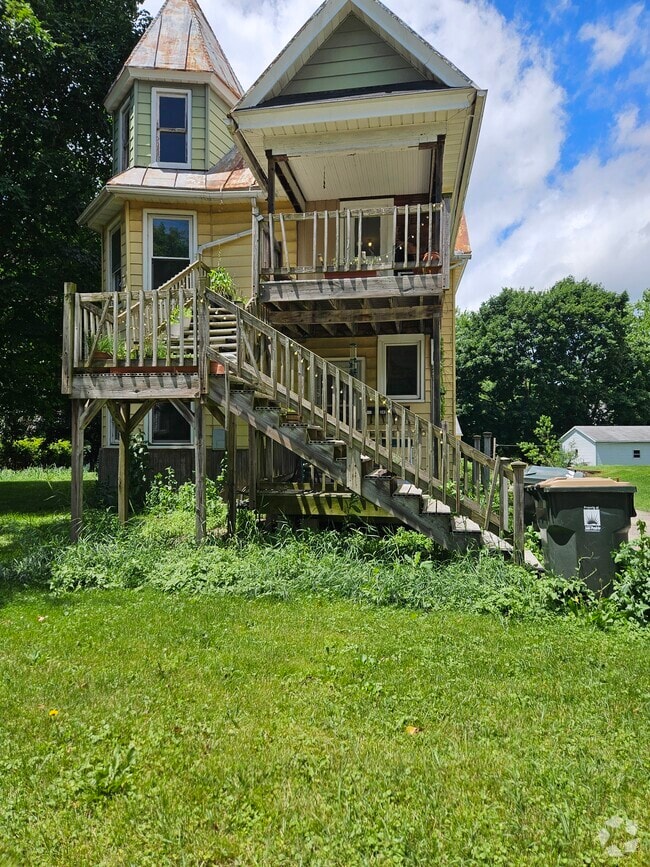 Building Photo - 240 N Bristol St