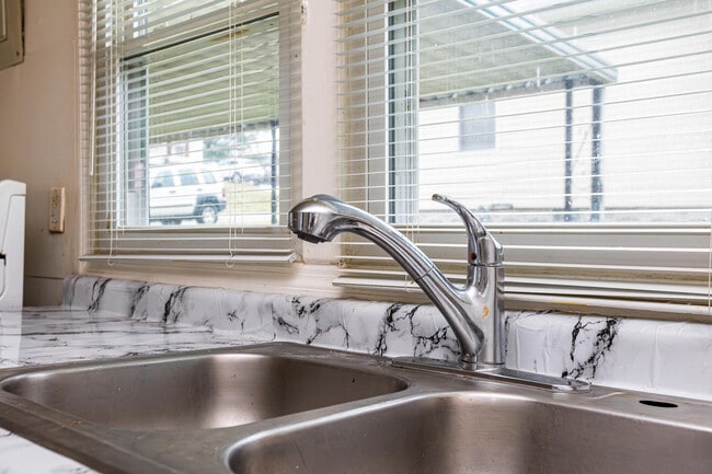 Building Photo - 212 Montgomery Ave