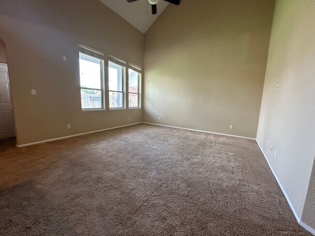 Building Photo - For Lease | 4 Bed, 2.5 Bath | 2,587 Sq Ft ...