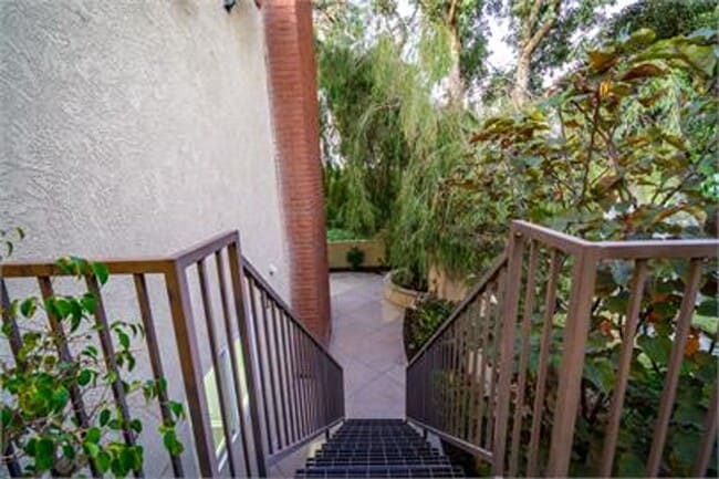 Building Photo - Large 5 bed Masterpiece Home with Back Bay...