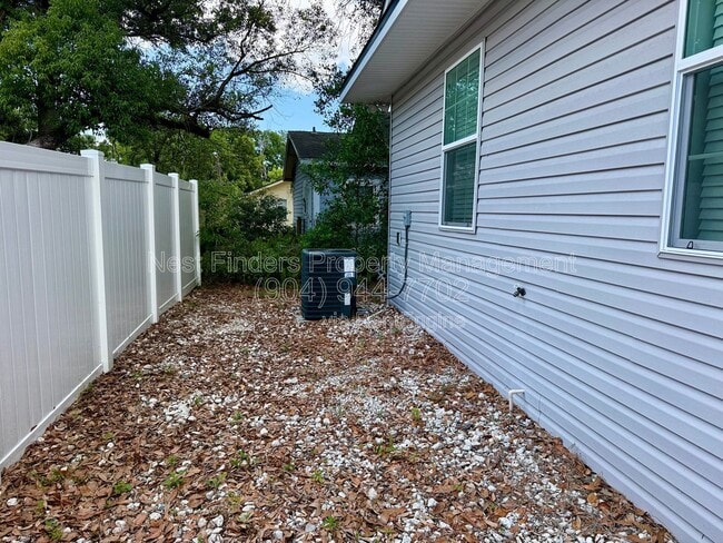 Building Photo - 2220 Flesher Ave