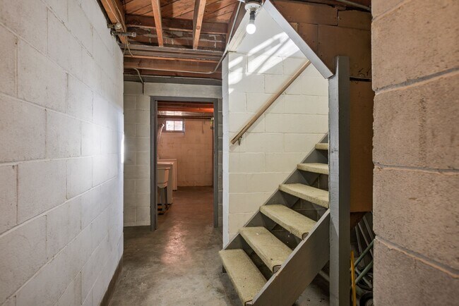 Building Photo - 5508 Corby St