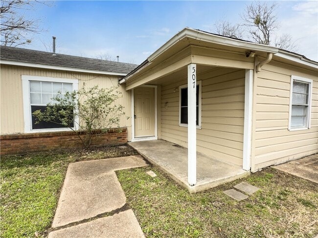 Building Photo - 507 Dogwood St