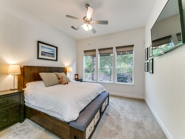 Building Photo - This home is a must see!!