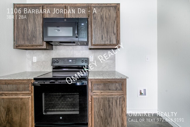 Building Photo - 1106 Barbara Jordan St