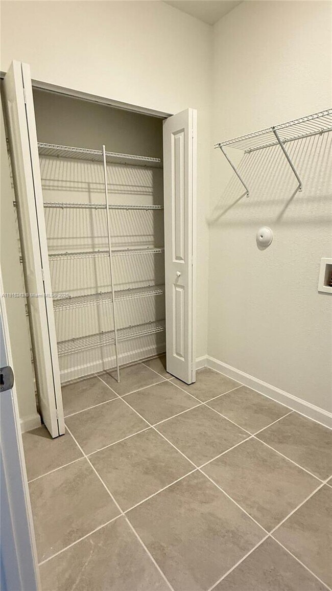 Building Photo - 2984 SE 23rd Ave