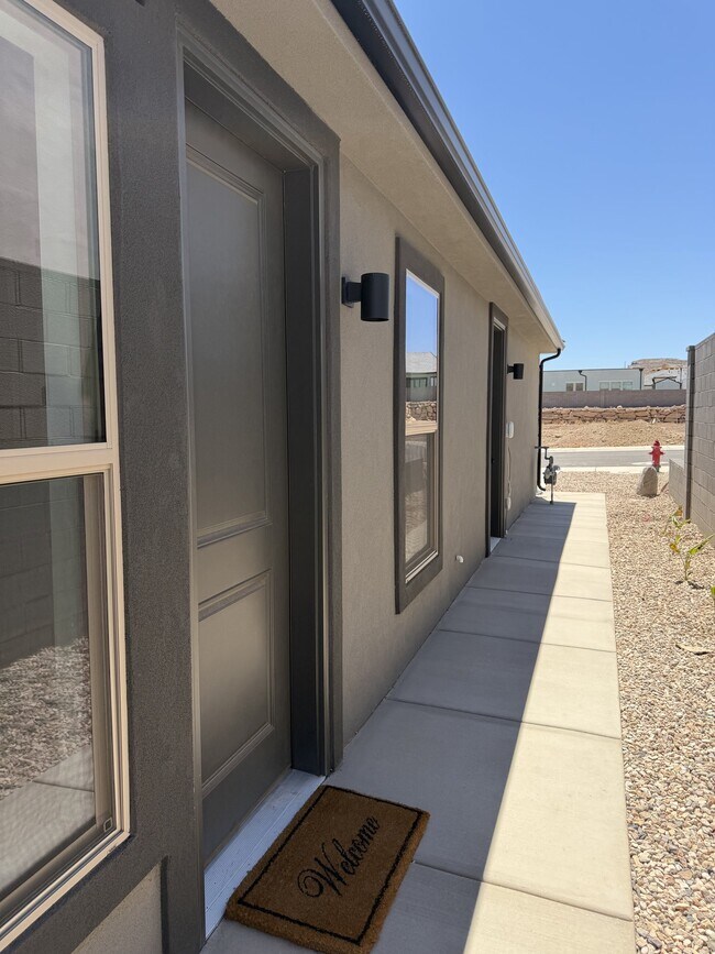 Building Photo - 625 S Savio Dr