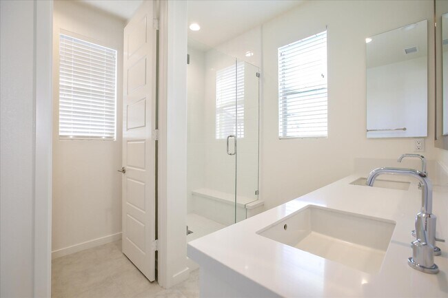 Building Photo - 28 Hideaway Loop