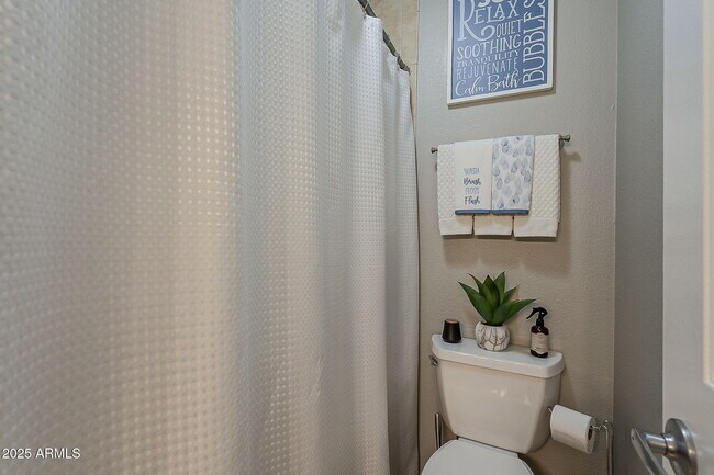 Building Photo - 1825 W Ray Rd