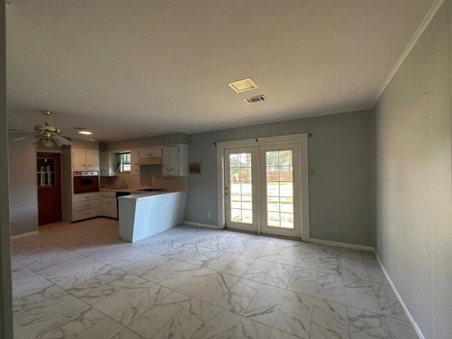 Building Photo - 1707 Ave E