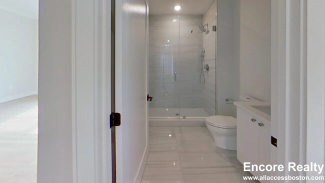 Building Photo - 104-106 Warren St. Unit 13