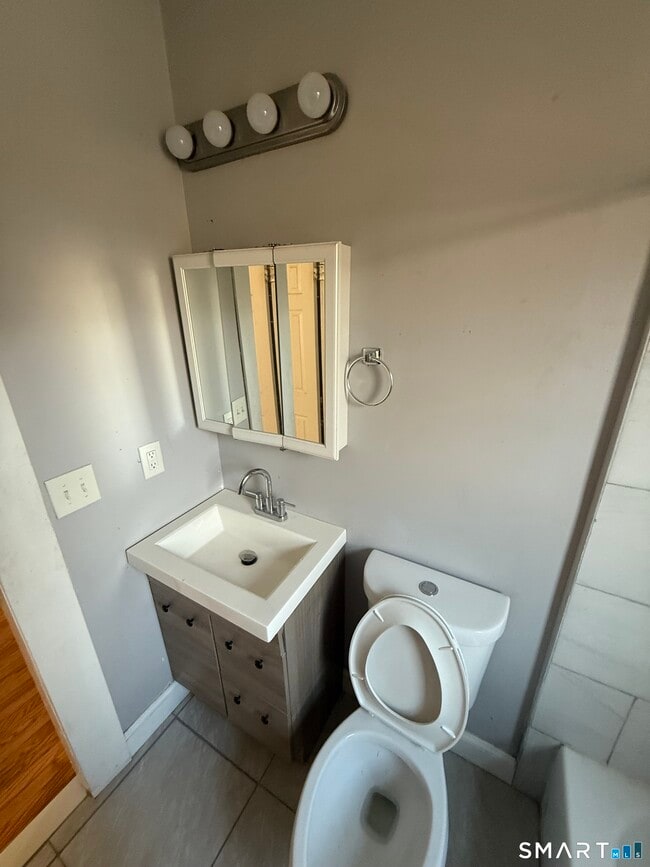 Building Photo - 65 Linsley Ave