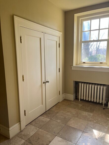 Building Photo - 607 S Trent Ave