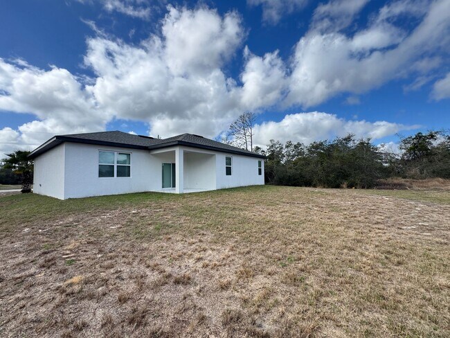 Building Photo - Spacious 4-Bedroom Home in Poinciana – Internet Included & No HOA Approval Required