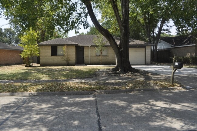 Primary Photo - 802 Lochmoor Ln