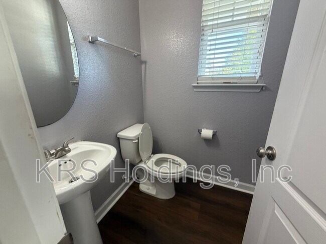 Building Photo - 214 Harmony Dr