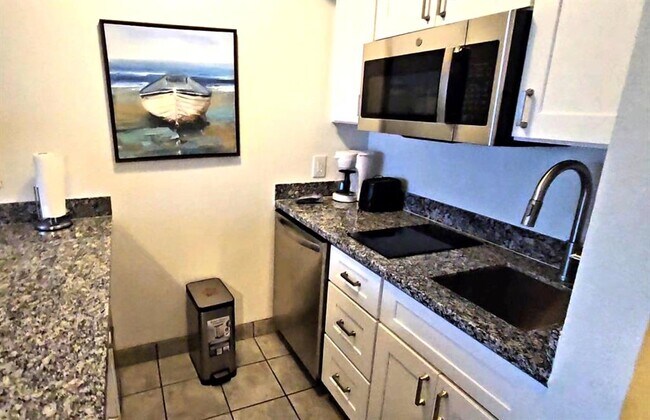 Building Photo - 6300 Seawall Blvd