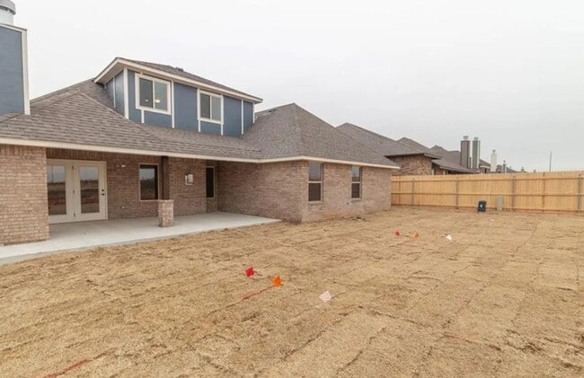 Building Photo - 4BD/3BTH home Minutes from I-35