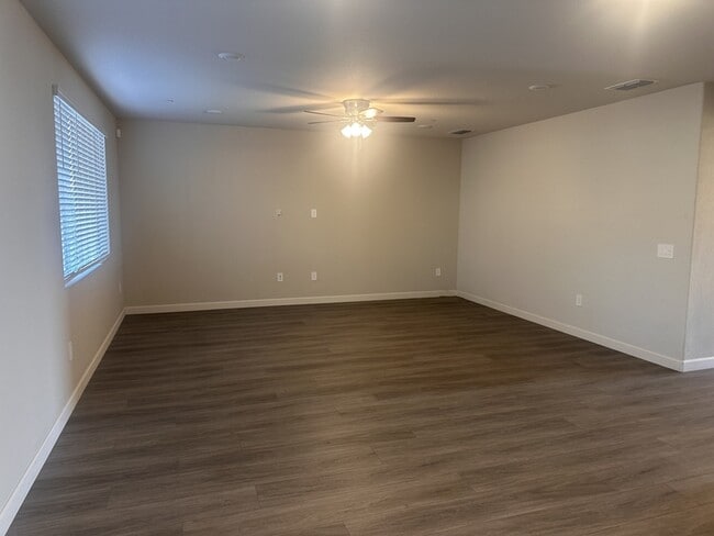 Building Photo - 1750 Yukon Territory Ave